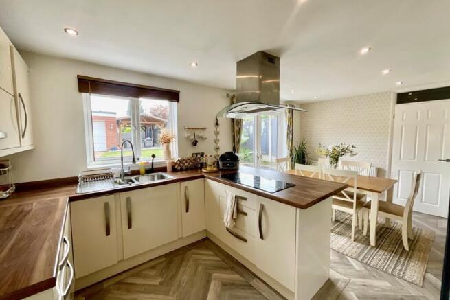 3 bed Detached for sale Image 9
