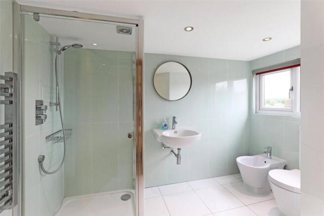 4 bed Detached for sale Image 10