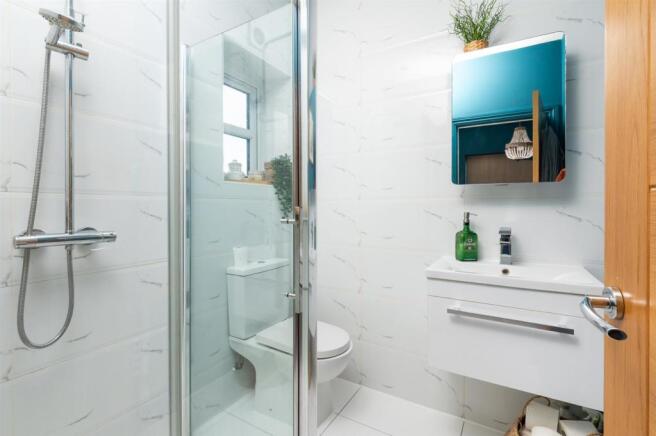MASTER EN-SUITE