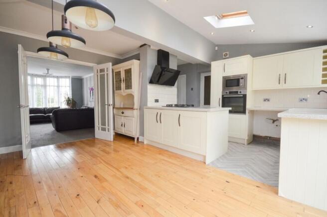 3 bed Semi-Detached for sale Image 5