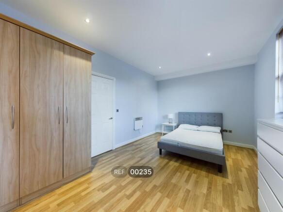 2 bed Apartment to rent Image 4