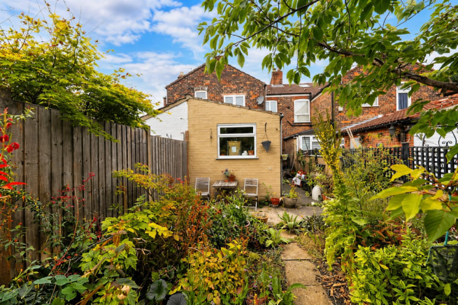 3 bed Terraced for sale Image 12