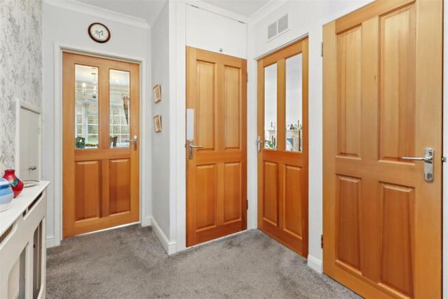 entrance hall #2.jpg