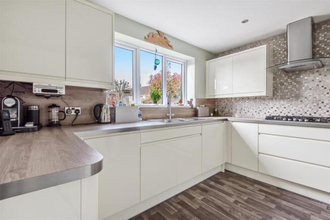 KITCHEN / BREAKFAST ROOM