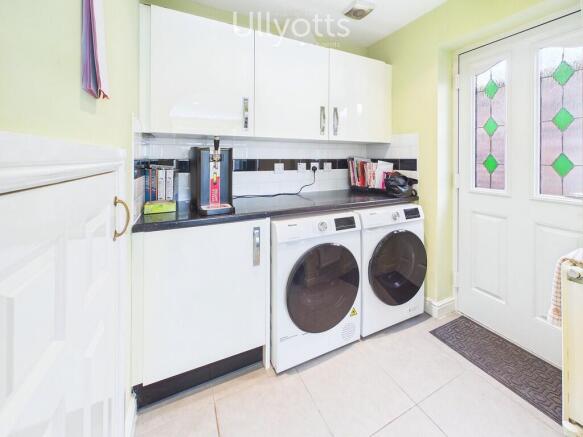 4 bed Detached for sale Image 8