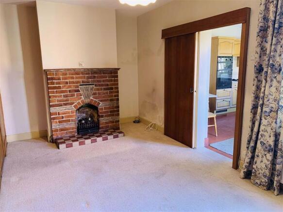 DINING ROOM: