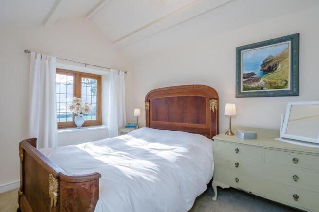 8366278-interior16.jpg
