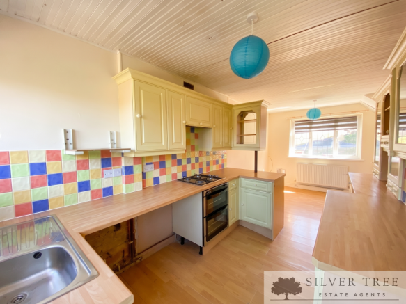 3 bed Terraced for sale Image 3