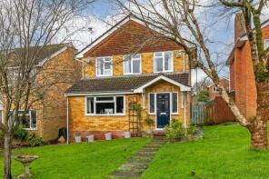 8, Grays Close, Winchester SO21 1UG