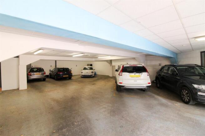 2 bed Apartment for sale Image 9