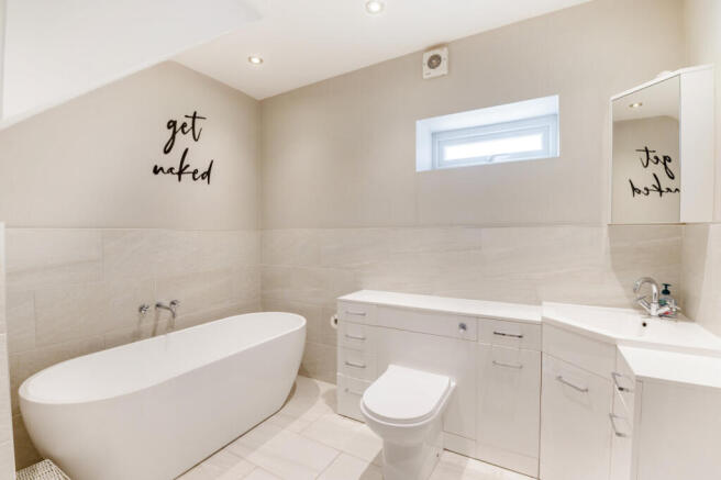 4 bed Semi-Detached for sale Image 8