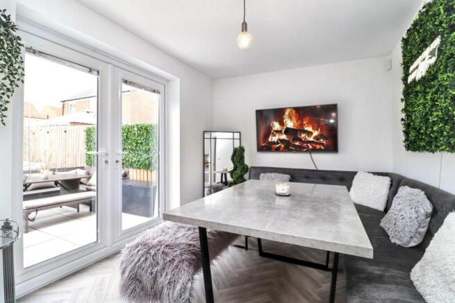 5 bed Detached for sale Image 6