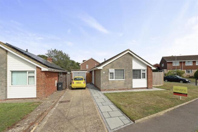2-bed detached on Anglesey Avenue, Hailsham, £359,950