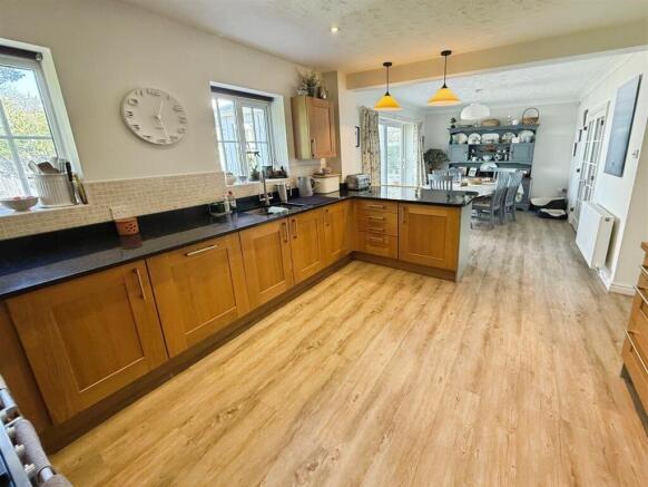 Kitchen/Dining