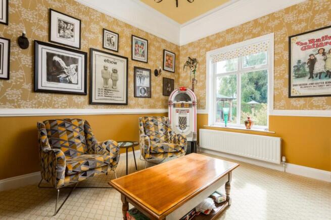 6 bed Detached for sale Image 10