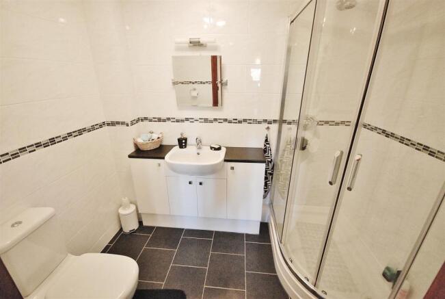 RE-FITTED EN SUITE: