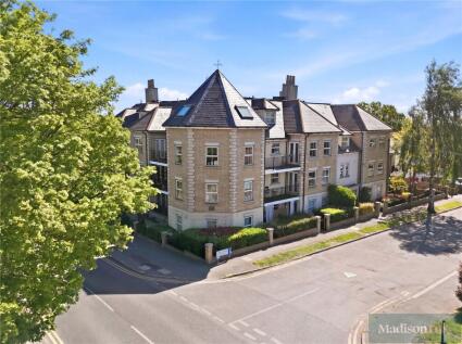 Manor Road, Chigwell, Essex, IG7