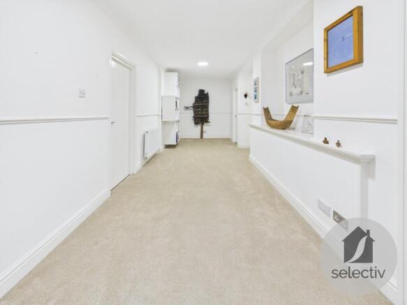 3 bed Ground Flat for sale Image 8