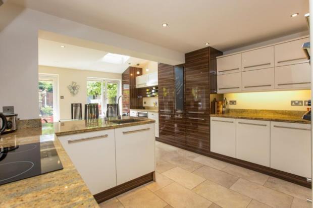 Open Kitchen/Lounge