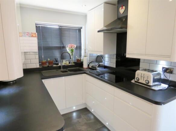 Kitchen 1.JPG