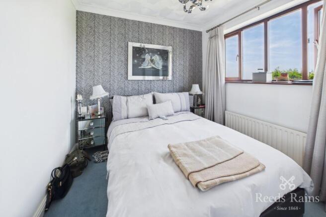 5 bed Detached for sale Image 12