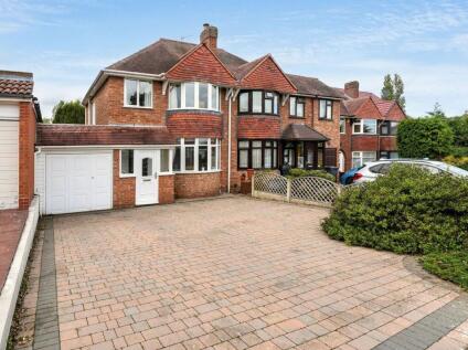 Madeira Avenue, Codsall, WV8