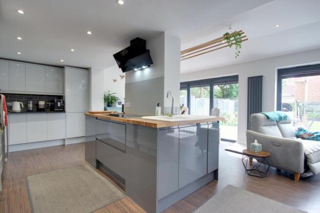 3 bed Semi-Detached for sale Image 8