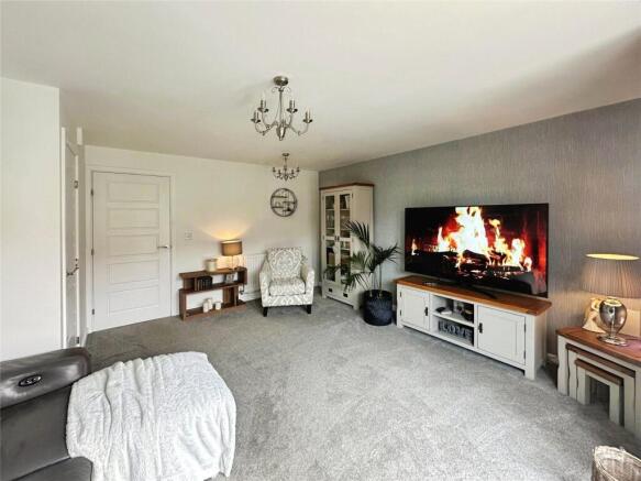 3 bed Semi-Detached for sale Image 8