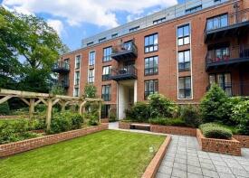 16, Lancelot House, Fellowes Rise, Winchester SO22 5TD