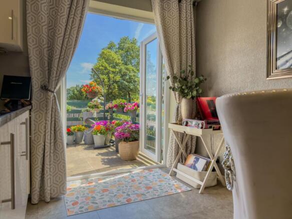 3 bed Semi-Detached for sale Image 6
