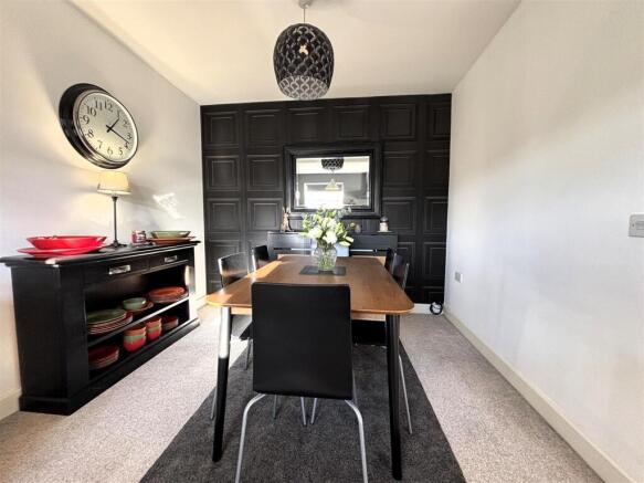 3 bed Semi-Detached for sale Image 8