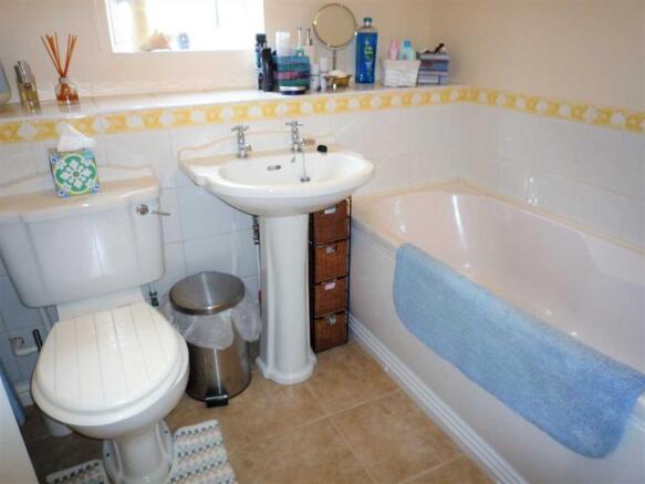 FAMILY BATHROOM: