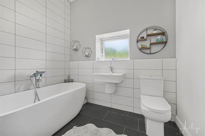 Bathroom/w.c.