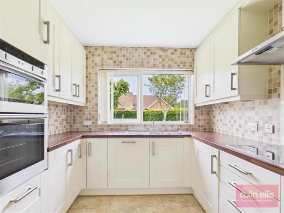 2 bed Ground Flat for sale Image 8