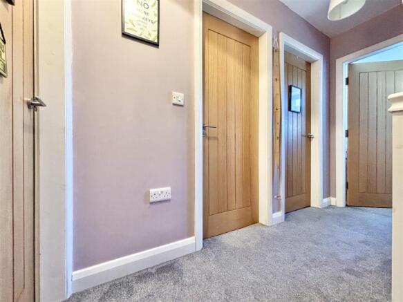 3 bed Town House for sale Image 9