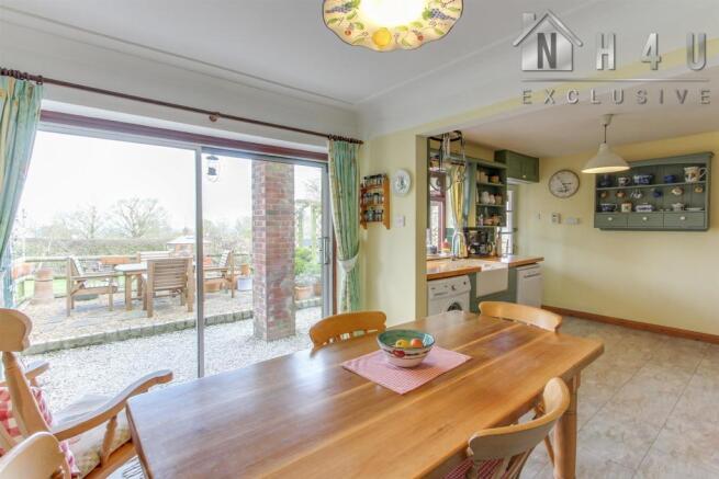 KITCHEN / DINING ROOM: