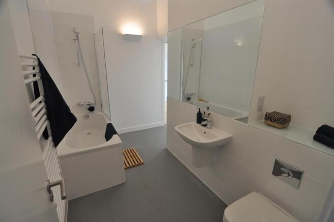2 bed Flat to rent Image 9