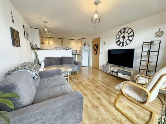 Lounge/Kitchen