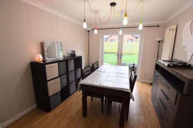 72 Pimpernel dining room