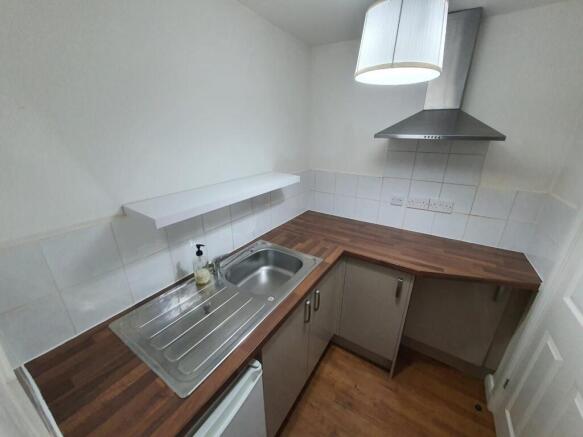 Studio to rent Image 8