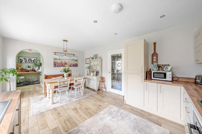 4 bed Detached for sale Image 8