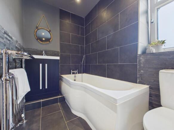 4 bed Semi-Detached for sale Image 11