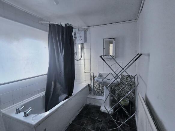 2 bed Terraced to rent Image 8