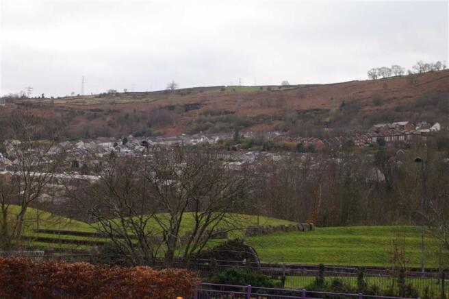 VIEWS OVER THE VALLEY FROM FRONT