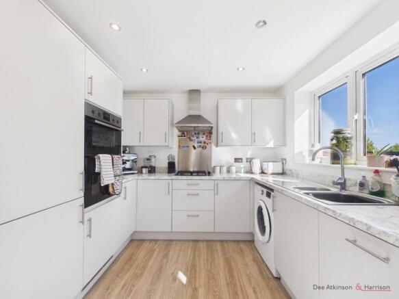 4 bed Detached for sale Image 6
