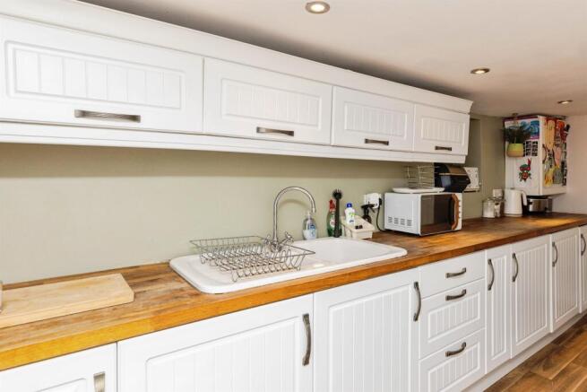 2 bed Terraced for sale Image 8