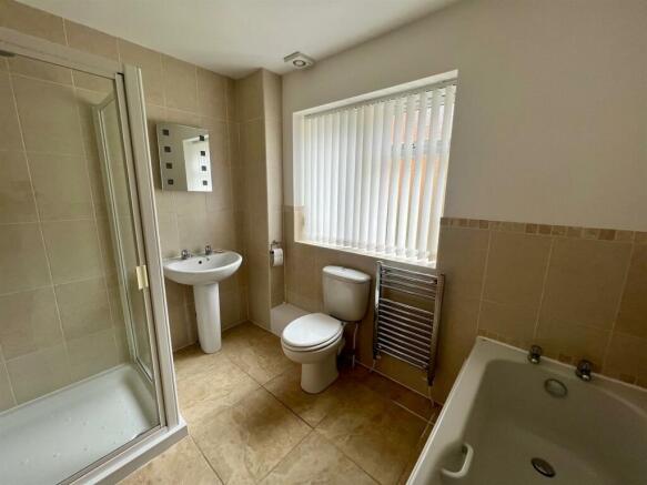 3 Cockshot Bathroom.jpg