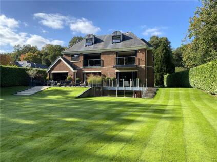 Broadwater Close, Burwood Park, KT12
