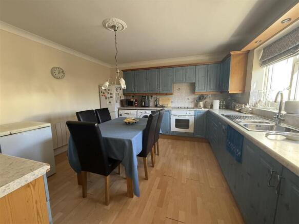 KITCHEN & DINER