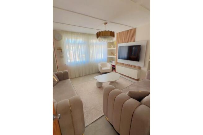 3 bed Semi-Detached for sale Image 7